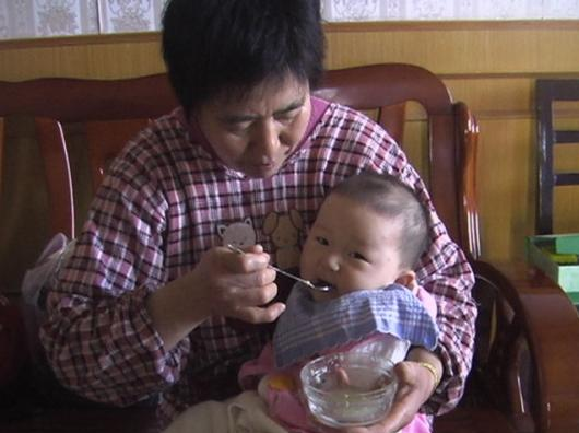 孩子:宁可饿着也不要碰的4种食物,不然积食、难长个忠告:孩子睡前