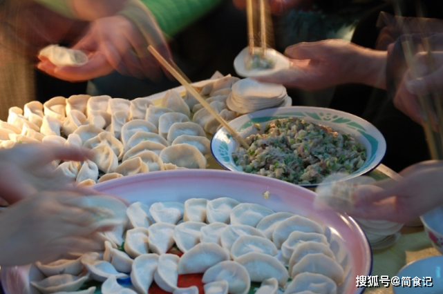 「饺子」到底要不要焯水?很多人做错了,难怪馅不香,出水多包白菜饺子