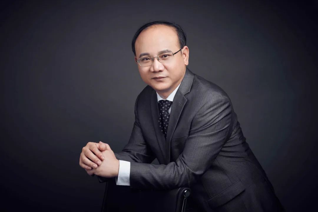 董事长何勇_董事长办公室图片