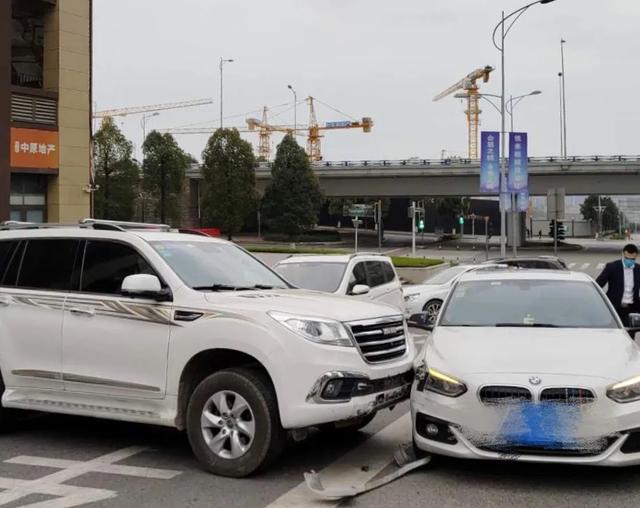 开车穿什么鞋可不是件小事儿！渝北这位驾驶员