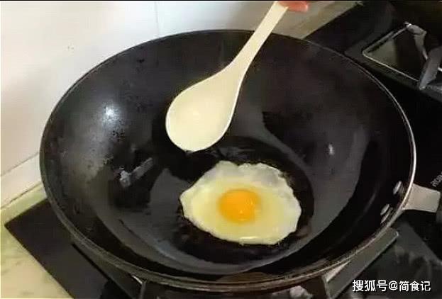 怎么样煎荷包蛋才不会粘锅 293d7b66ff4244cb8d501cf820b79ded.jpeg