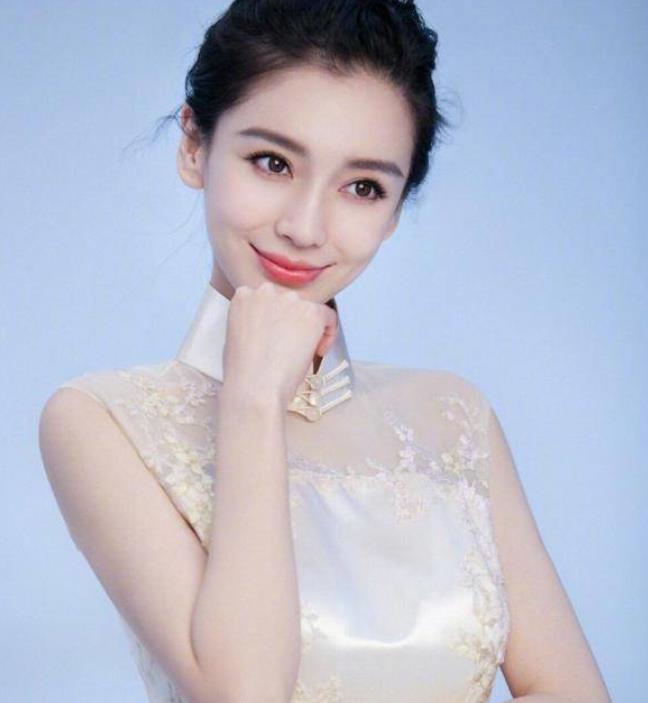 杨颖旗袍,天使面孔,魔鬼身材啊.