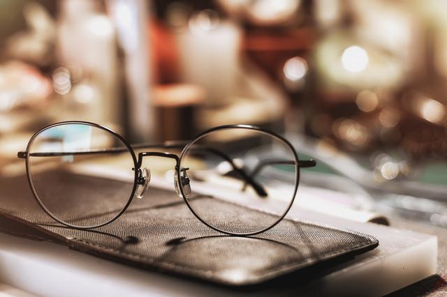 近视的人如何能配到一款好的眼镜（镜片+框架）?_卡尔蔡司