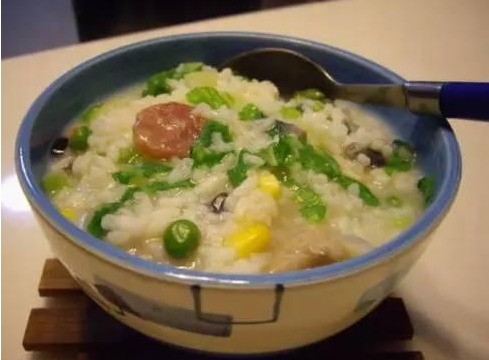 孩子:宁可饿着也不要碰的4种食物,不然积食、难长个忠告:孩子睡前