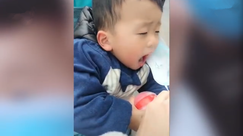 [模样]网友：这是统一动作吗？萌化了！口罩下的宝宝们原来是这副模样