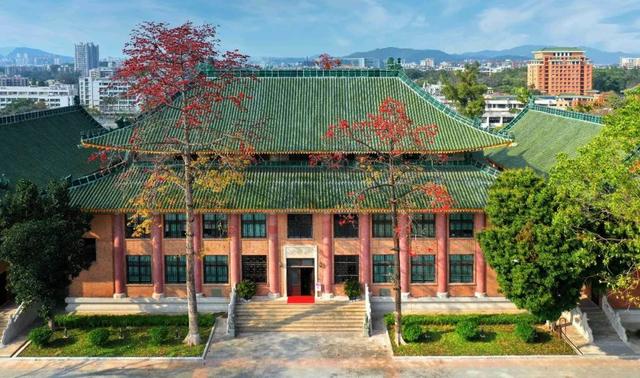 「校园」大学的花都开了,我却还没上学呀春意正浓
