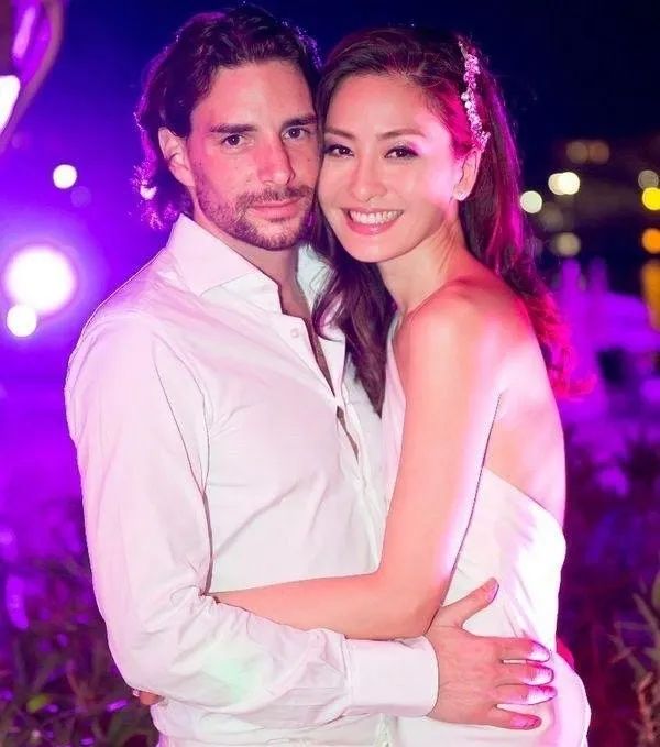 又一翻版郑秀文！名模与洋富商老公8年婚姻告急