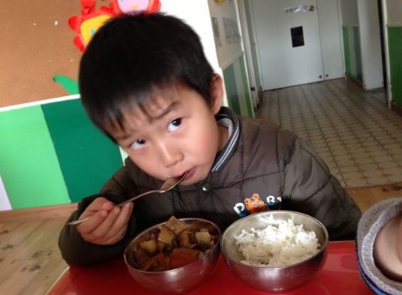 医生：发育都停止，医生斥责：家长别喂这几种饭了5岁男娃脾胃衰竭
