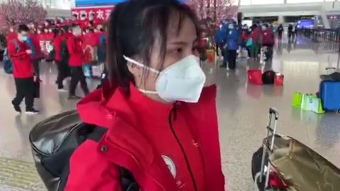 那个说我不能哭护目镜会花的小护士回家终于放心地哭了