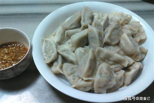 「饺子」到底要不要焯水?很多人做错了,难怪馅不香,出水多包白菜饺子