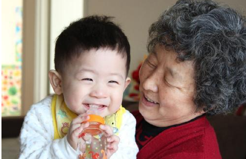 孩子:宁可饿着也不要碰的4种食物,不然积食、难长个忠告:孩子睡前