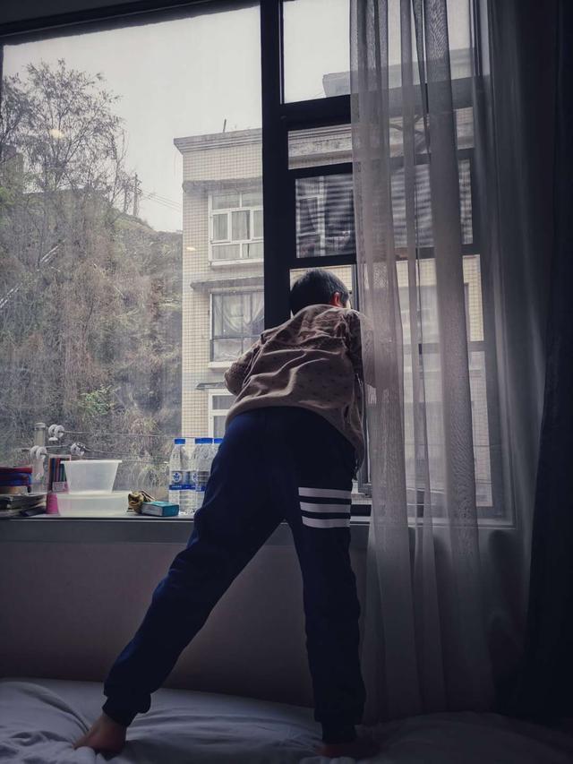 “居家隔离，酒店隔离，不用隔离”同是湖北返