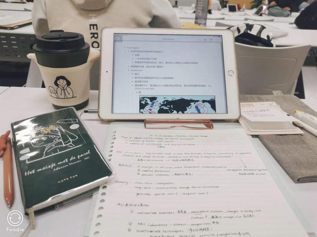 「校园」大学的花都开了，我却还没上学呀春意正浓
