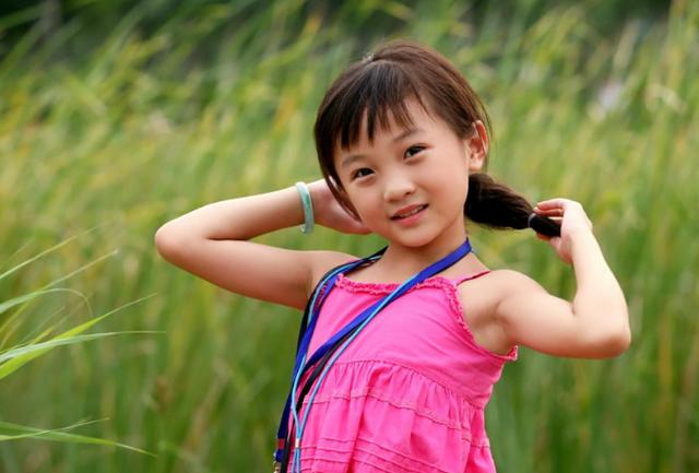孩子：长大了被说''长残了''，孩子为什么越长越丑这些童星小时候好看
