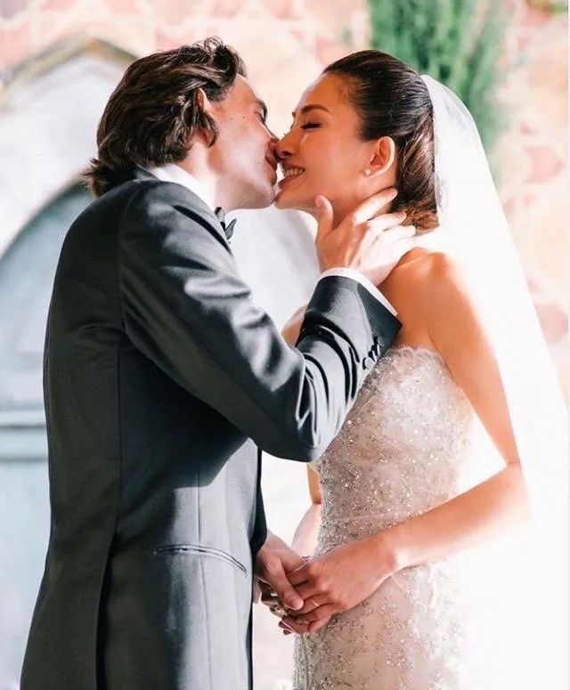 又一翻版郑秀文！名模与洋富商老公8年婚姻告急