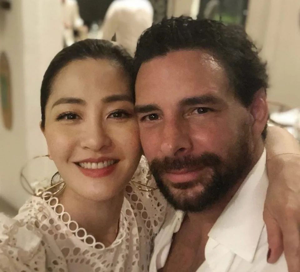 又一翻版郑秀文！名模与洋富商老公8年婚姻告急