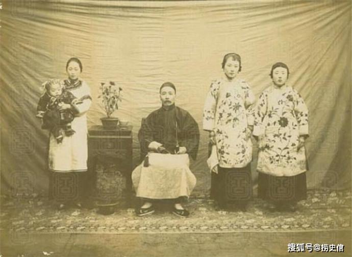 清末民初一夫多妻的全家福