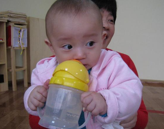 孩子:宁可饿着也不要碰的4种食物,不然积食、难长个忠告:孩子睡前