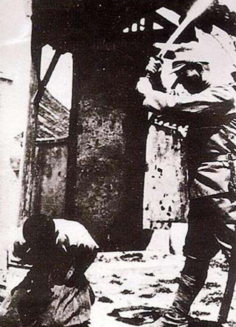 1937年12月的南京,53岁妇女回家路遇日军会怎样?战争太残酷了