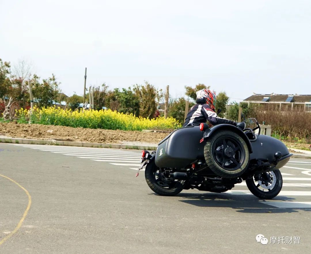 摩智测评42800元长江硬挎bobber400动态测评