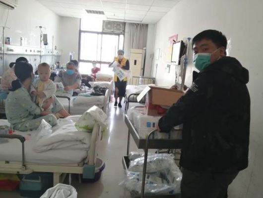 赠送病人口罩_戴口罩的卡通图片