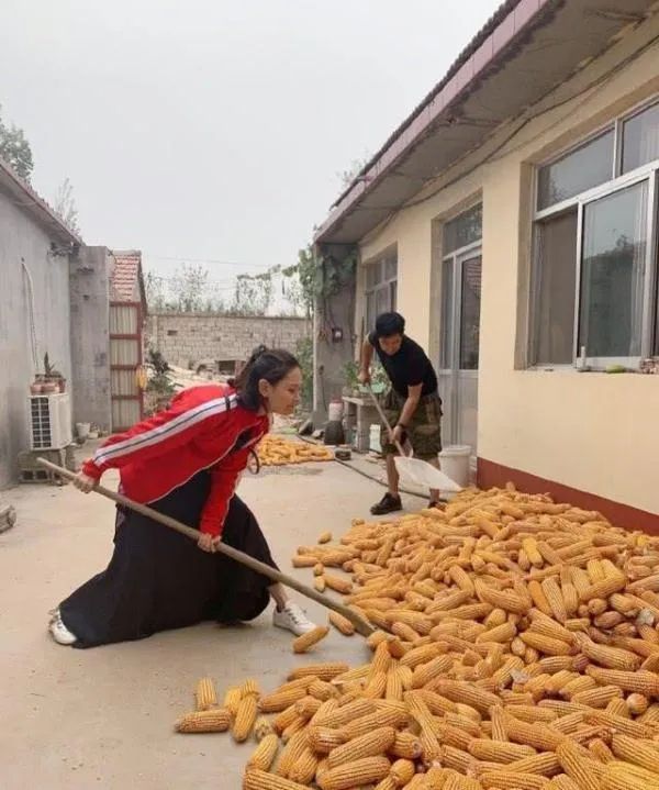 &quot;白富美&quot;嫁农村穷小子，竟被男方亲戚嫌