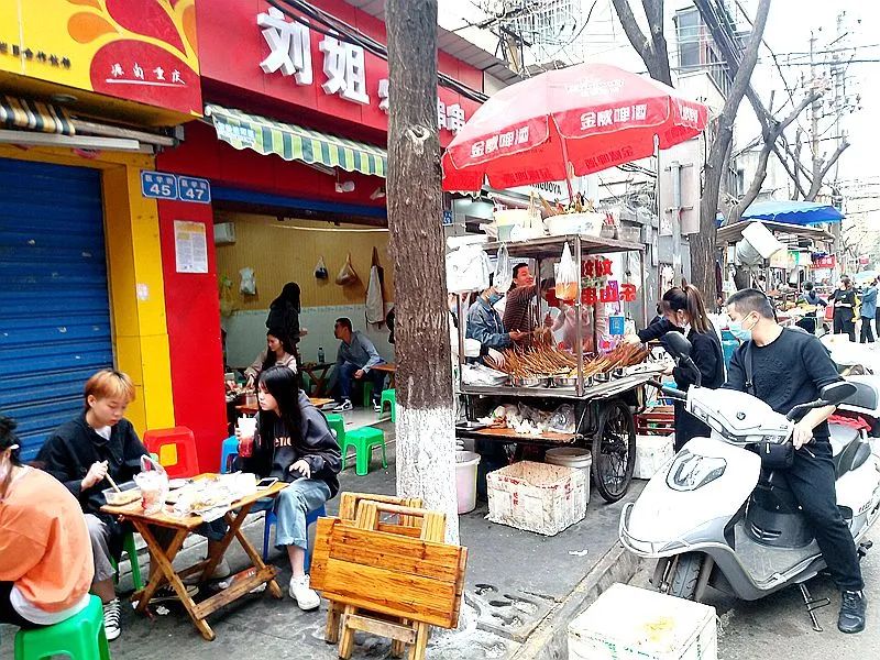 南充这条美食街又开始热闹起来了知道这条美食街的吃货们点个赞67