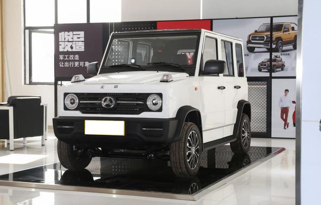 北汽制造加大了动作,可以称之为6万以内的mini Jimny,全时四驱可以绿色