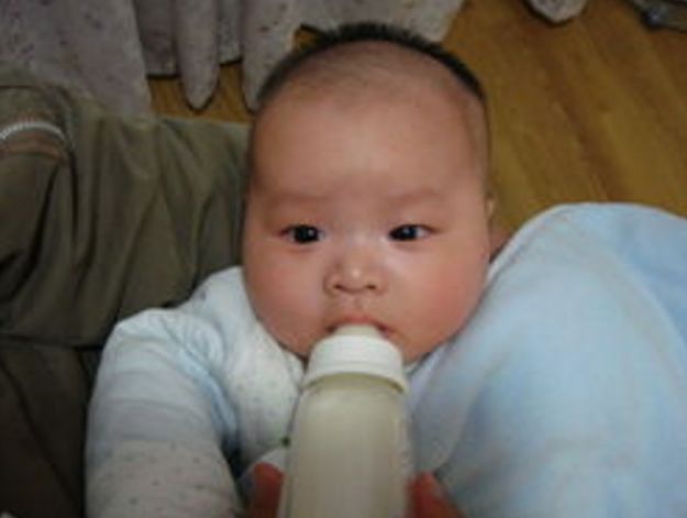「孩子」睡前2不做”，让娃脾胃不虚长大个春季带娃：记好“晨起2坚持