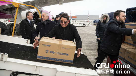 第一批中国医用援助物资抵达匈牙利