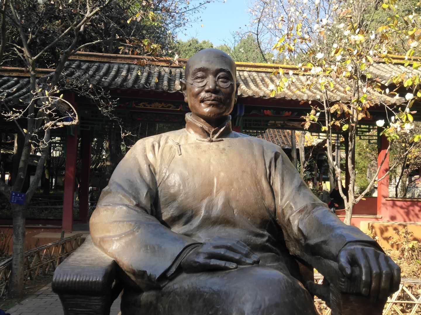 悦读文章图片 昙华寺状元袁嘉谷塑像 可惜的是 后世对兰茂的理学