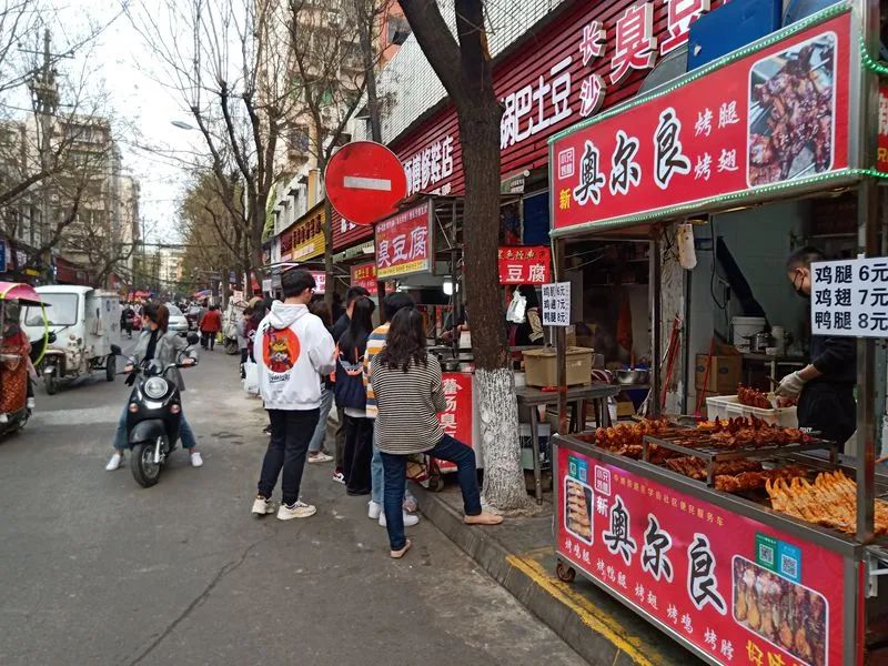 南充这条美食街又开始热闹起来了知道这条美食街的吃货们点个赞67