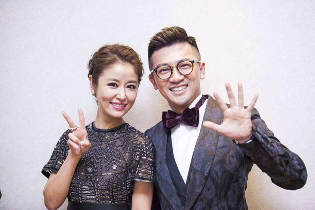 力破离婚谣言！霍建华林心如带女儿度假，幸福