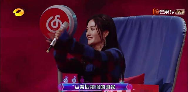 张碧晨做客谢娜的节目，唱“得不到的永远在骚动”，场面有点尴尬_互动