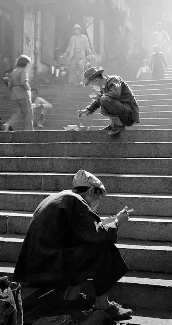 总结:有人说何藩是被遗忘的摄影大师,有人说何藩是中国摄影史上的"