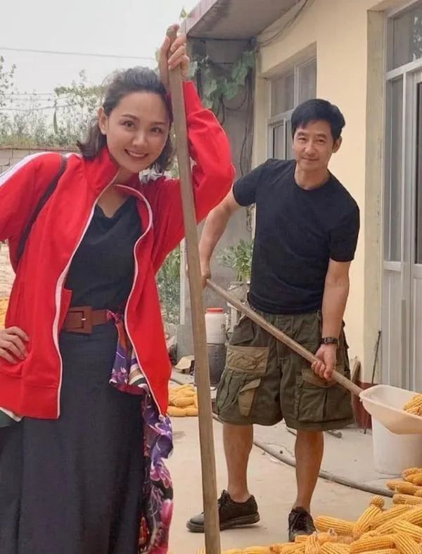 &quot;白富美&quot;嫁农村穷小子，竟被男方亲戚嫌