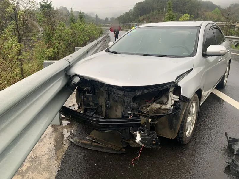 龙岩三起高速雨天事故典型案例曝光