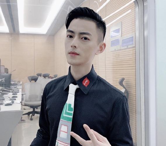 各个主播的"梗"你知道么？智勋的身高，他的女装也是经典一幕！