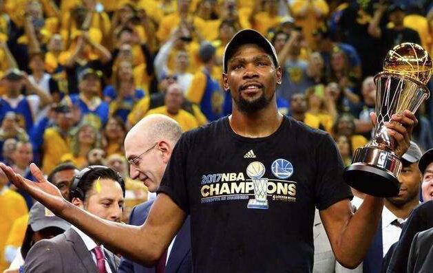 【杜兰特】最想和谁当队友？湖人队史第一中锋点名杜兰特 球迷：咋没选老詹，