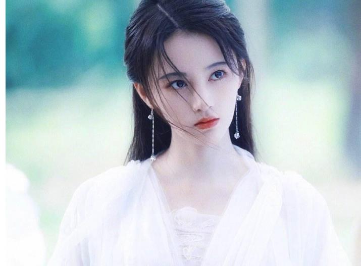 鞠婧祎与陈都灵同框画面，绝美之约