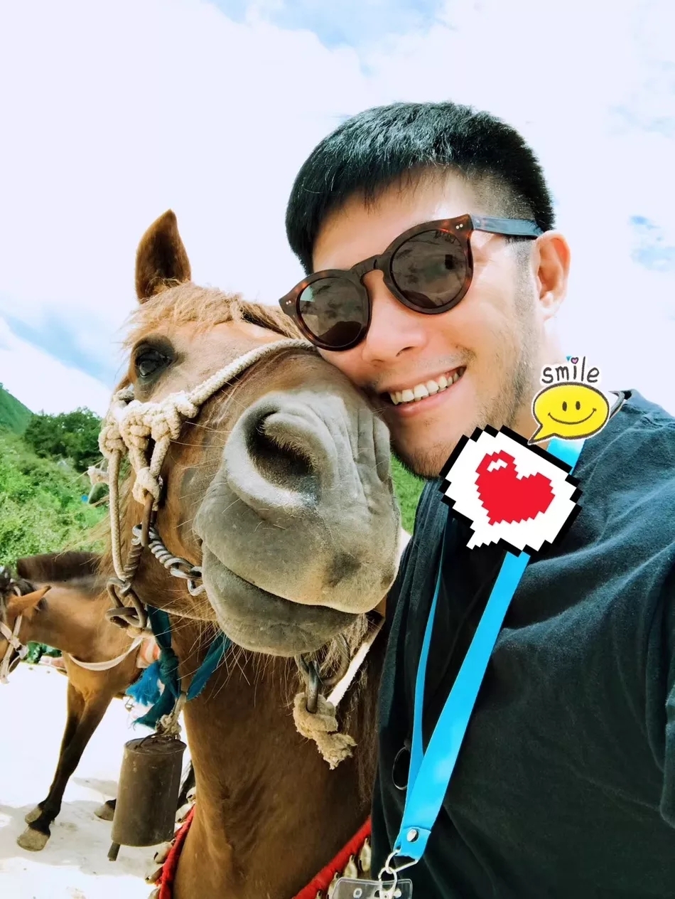 原创赵奕欢官宣恋爱：我一瞪眼，他就下跪！男友留大胡子气质特爷们