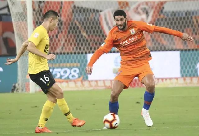 「武磊」为何说费莱尼或许比武磊幸运？中超队接回外援有新方案，