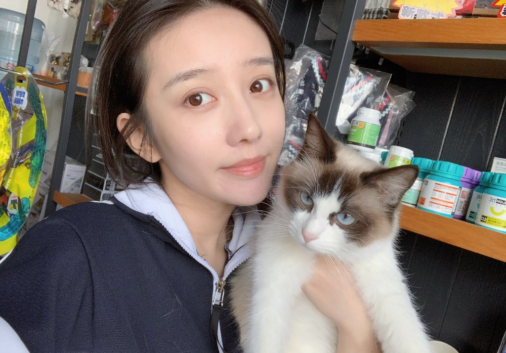周艺轩公开恋情！凌晨为陈梦瑶庆生，女方此前