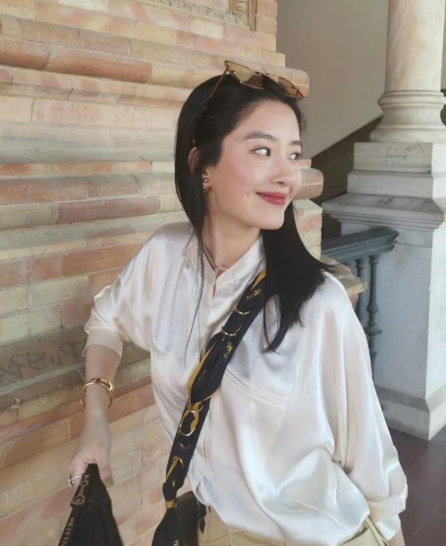 杨采钰的日常穿搭太可了,简单温柔又大方!