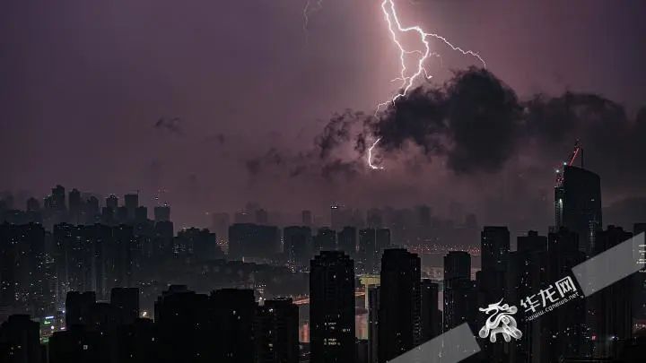 一夜惊醒梦中人举头望风雨雷电低头看遍地冰雹