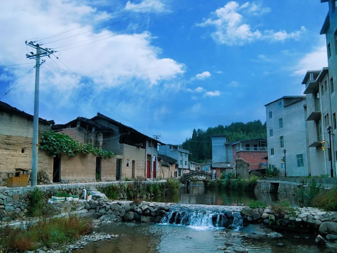 前村村禁毒文化广场前村村地处政和县高海拔山区—澄源乡.