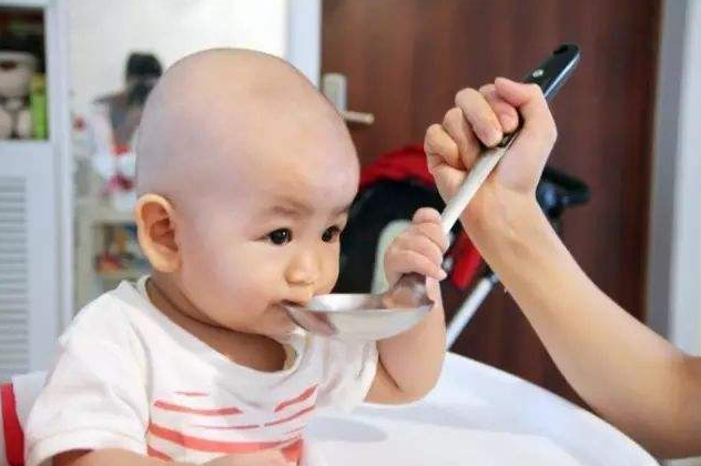 「孩子」家长要避开儿骨科教授已辟谣：骨头汤不补钙！2个“长高”误区