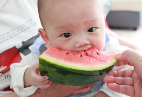 [脾胃]告诫：孩子不“戒掉”3物，损伤脾胃还积食让娃积食的不只是撑