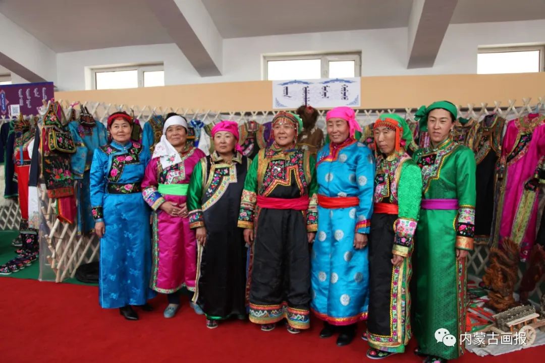 科尔沁蒙古族服饰
