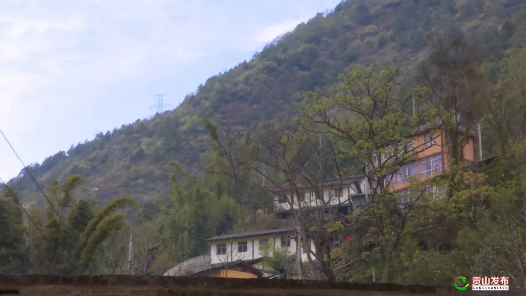贡山"背包记者队"见闻丨齐郎当这波操作很贡山_村里